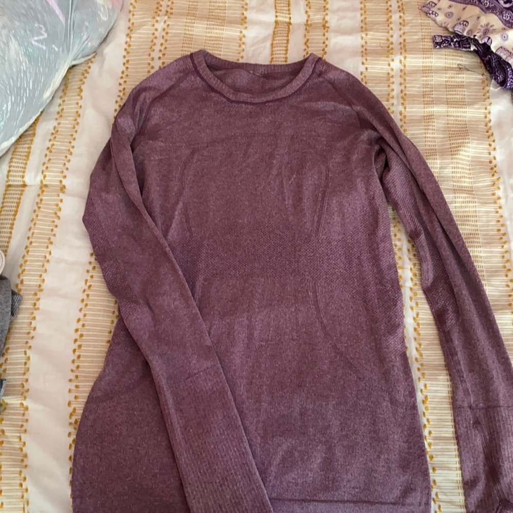 lululemon athletica swiftly tech Long Sleeve hip length in a Mauve Plum color